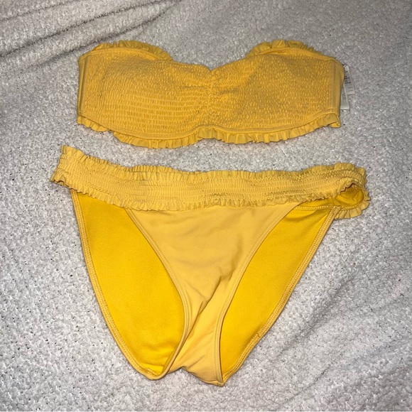 Yellow bikini - Picture 7 of 8